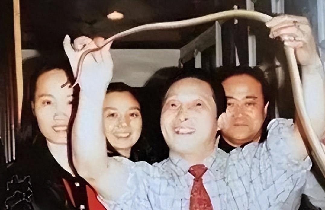 江苏大姐摆摊卖床上用品,江苏大姐摆摊卖床上用品，勤劳与坚韧的精神写照